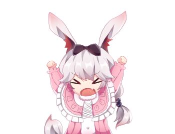 >_< 1girl animal_ears bag blue_eyes blush closed_eyes cosplay crossover fang fox_ears honkai_(series) honkai_impact_3rd kanna_kamui kanna_kamui_(cosplay) kobayashi-san_chi_no_maidragon long_hair long_sleeves momoko_nico open_mouth pillow pink_hair simple_background skin_fang solo theresa_apocalypse theresa_apocalypse_(sakuno_rondo) thighhighs v-shaped_eyebrows white_background white_thighhighs