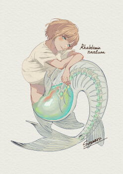 1girl blonde_hair blush bone commentary_request crossed_arms english_text fins fish_skeleton green_eyes groin head_tilt highres kneeless_mermaid leaning_forward looking_ahead mermaid monster_girl original paper_texture scientific_name see-through_body shirt short_hair signature solo soramaru_ell sparkle spines tail white_shirt