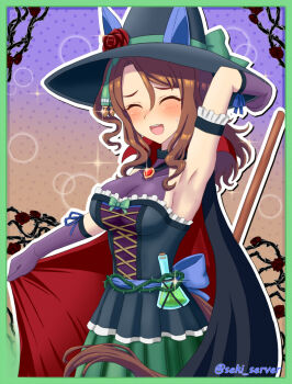 1girl animal_ears armpits breasts brooch brown_hair cape elbow_gloves gloves green_skirt halloween_costume hat horse_ears horse_girl horse_tail jewelry king_halo_(umamusume) looking_at_viewer medium_hair presenting_armpit red_eyes seki_(hyokosho) skirt solo tail umamusume witch_hat