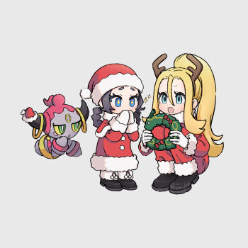 +_+ 2girls :d ansha_(pokemon) black_shoes blonde_hair blue_eyes capelet chibi chibi_only coat commentary eyelashes gen_6_pokemon gloves grey_background hair_between_eyes hat highres holding holding_wreath hoopa hoopa_(confined) jacket kanno_0v0 korrina_(pokemon) legendary_pokemon long_hair long_sleeves mittens multiple_girls mythical_pokemon nintendo open_mouth pants pokemon pokemon_(creature) pokemon_legends:_z-a red_capelet red_coat red_hat red_jacket red_pants santa_hat shoes simple_background smile sparkle symbol-only_commentary white_gloves white_mittens