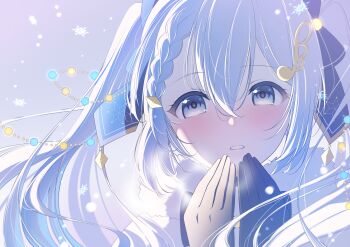 1girl absurdres black_gloves blue_bow blue_eyes blue_hair blush bow braid breath capelet commentary fortissimo fur-trimmed_capelet fur_trim gloves hair_between_eyes hair_bow hair_ornament hands_up hatsune_miku highres long_hair musical_note musical_note_hair_ornament parted_lips portrait sidelocks single_braid snowflake_print snowflakes solo symbol-only_commentary twintails vocaloid white_capelet yomomo14 yuki_miku yuki_miku_(2021)